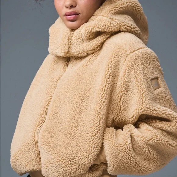ALO Yoga Foxy Sherpa Jacket - Picture 1 of 12